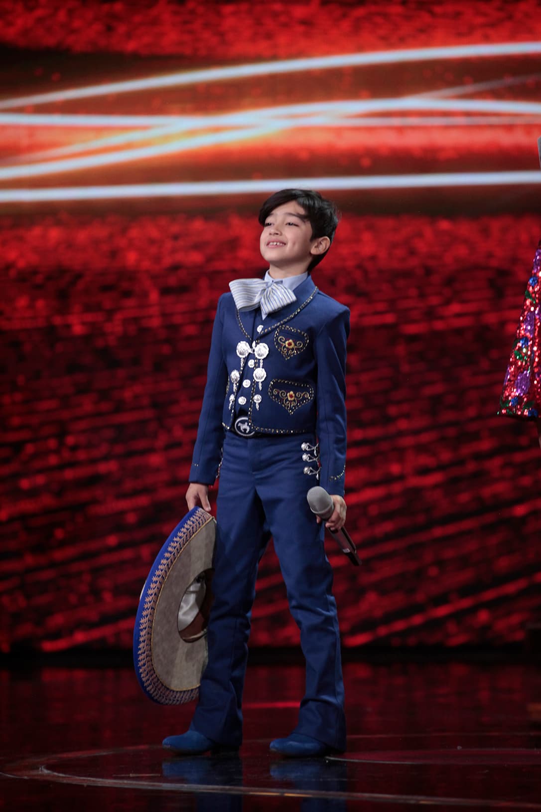 Después de que Kenneth presentó su nueva actitud de mariachi, llegó la hora de las calificaciones. Desde Albertano hasta Karol Sevilla, pasando por Verónica Castro y Miguel Bosé, todos le pusieron un bien merecido 10.