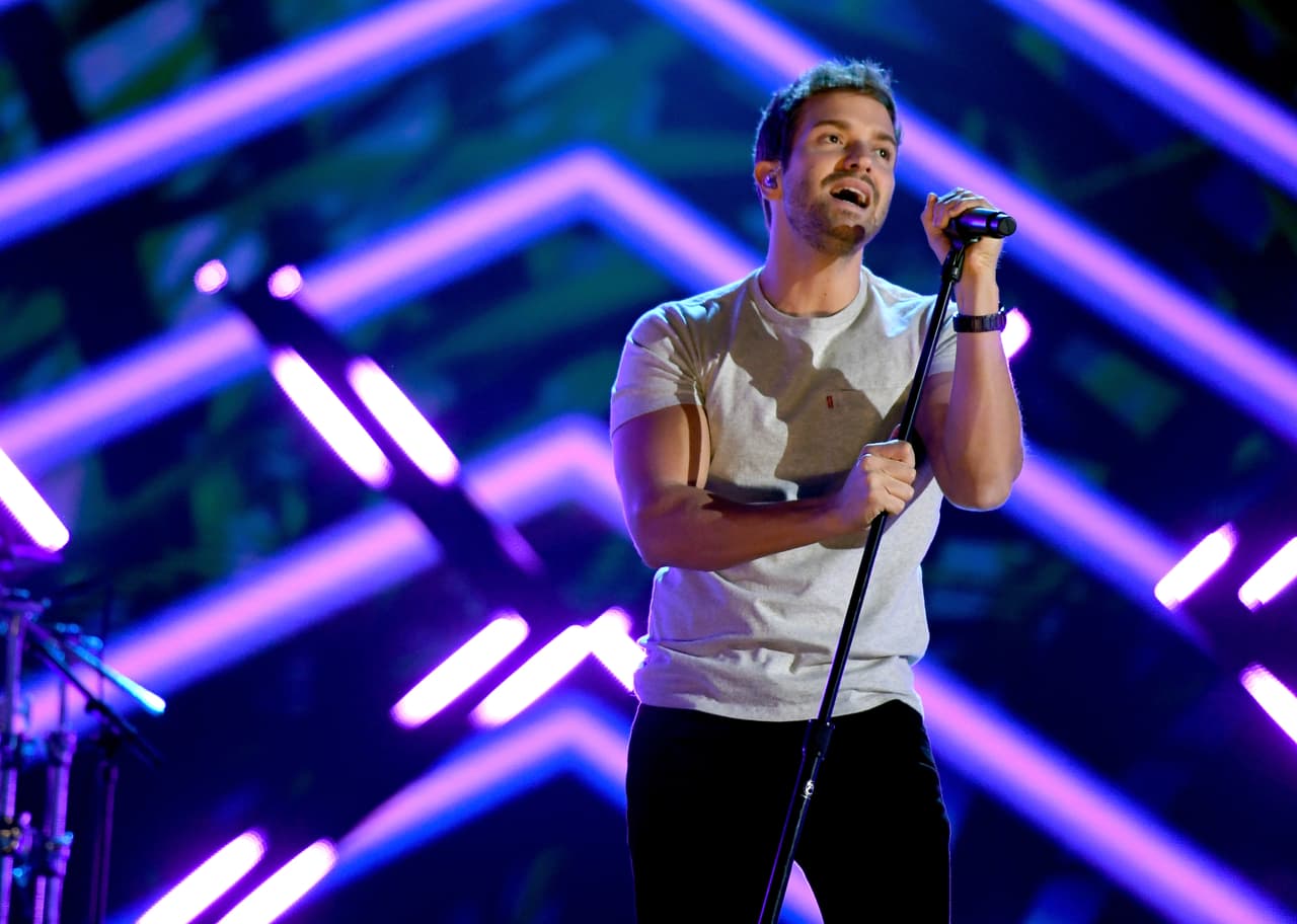 Pablo Alborán, uno de los cantantes nominados al Latin GRAMMY es uno de los artistas invitados a la gala en honor de los rockeros mexicanos.