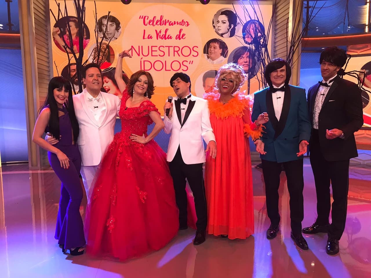 Los artistas que ahora descansan en paz dejaron huella en los corazones de los presentadores del show matutino y de la audiencia hispana.