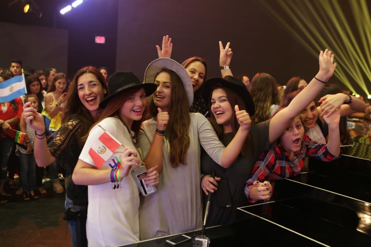 Te llevamos en exclusiva detrás del primer show de La Banda LIVE. We take you behind the scenes.