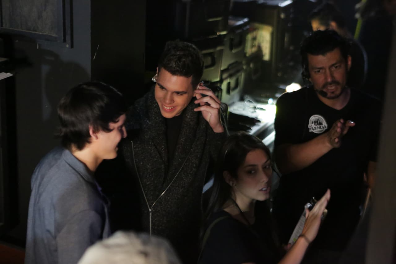 Te llevamos en exclusiva detrás del primer show de La Banda LIVE. We take you behind the scenes.