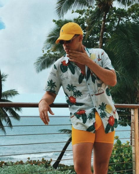 Al parecer, al cantante le gusta presumir sus calzones.