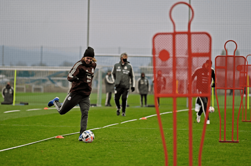 Sebastián Córdova irá de inicio ante los surcoreanos.