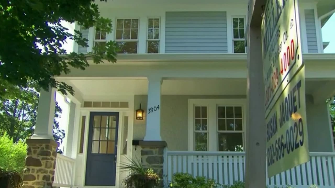 Crisis de vivienda en EEUU: El déficit de casas lleva a familias hispanas a comprar en conjunto