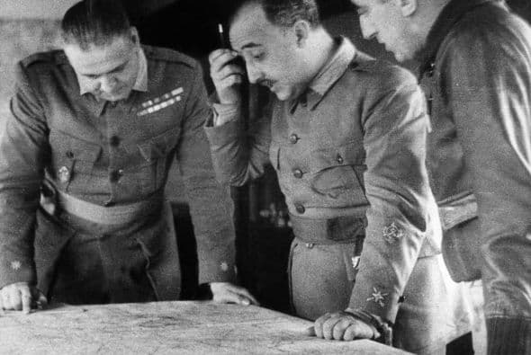 Al finalizar la Guerra Civil en 1939, Francisco Franco había asumido el poder imponiendo un régimen autoritario que tuvo en esos primeros cinco años su etapa más represiva contra la población.