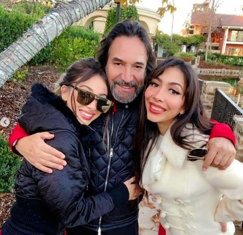 Para
<a href="https://www.univision.com/musica/asi-han-crecido-las-hijas-de-marco-antonio-solis-el-buki-fotos">Alison</a> existe un requisito indispensable que deben cubrir aquellos que quieren enamorarla para poder presentarlos con su familia.