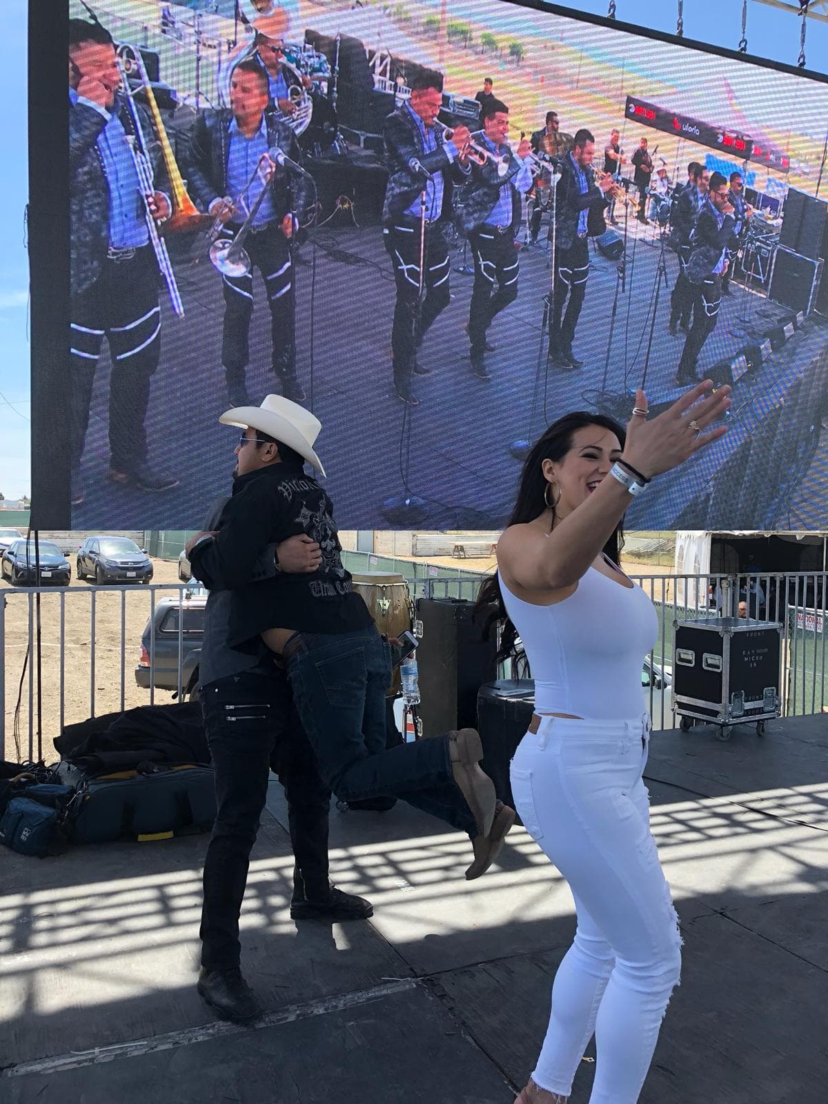 Y ella también disfrutó bailando solita.