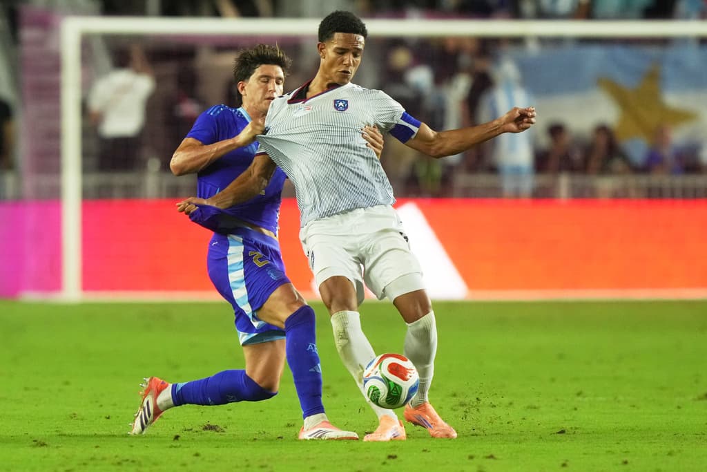 Se trató de un partido amistoso, pero como evidencia la imagen, hubo jalones y faltas, como cualquier otro día.