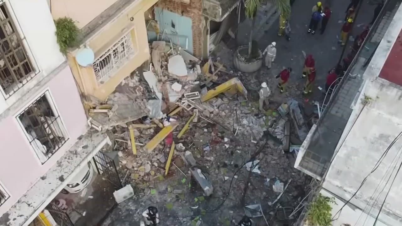 <b>Explosión en una comunidad de México deja a una persona muerta y cientos de locales afectados</b>
<br>
<br>Un tanque de gas que abastece una taquería en la comunidad de Villa Hermosa, en la Ciudad de México, habría causado la explosión. El estallido provocó la muerte de una mujer y daños a por lo menos 50 locales que no podrán abrir en esta épica navideña.