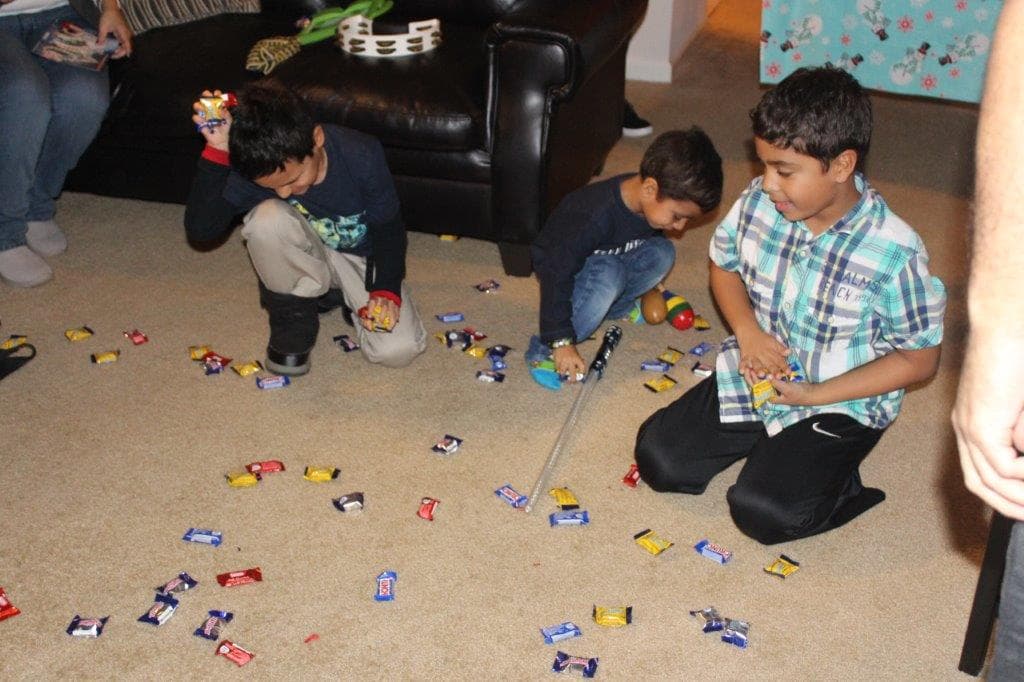 Los niños de la familia Rojas disfrutaron de la piñata y regalos ¡Gracias a Nestlé Coffee Mate, Nescafé Clásico , La Lechera y Nestlé Toll House!