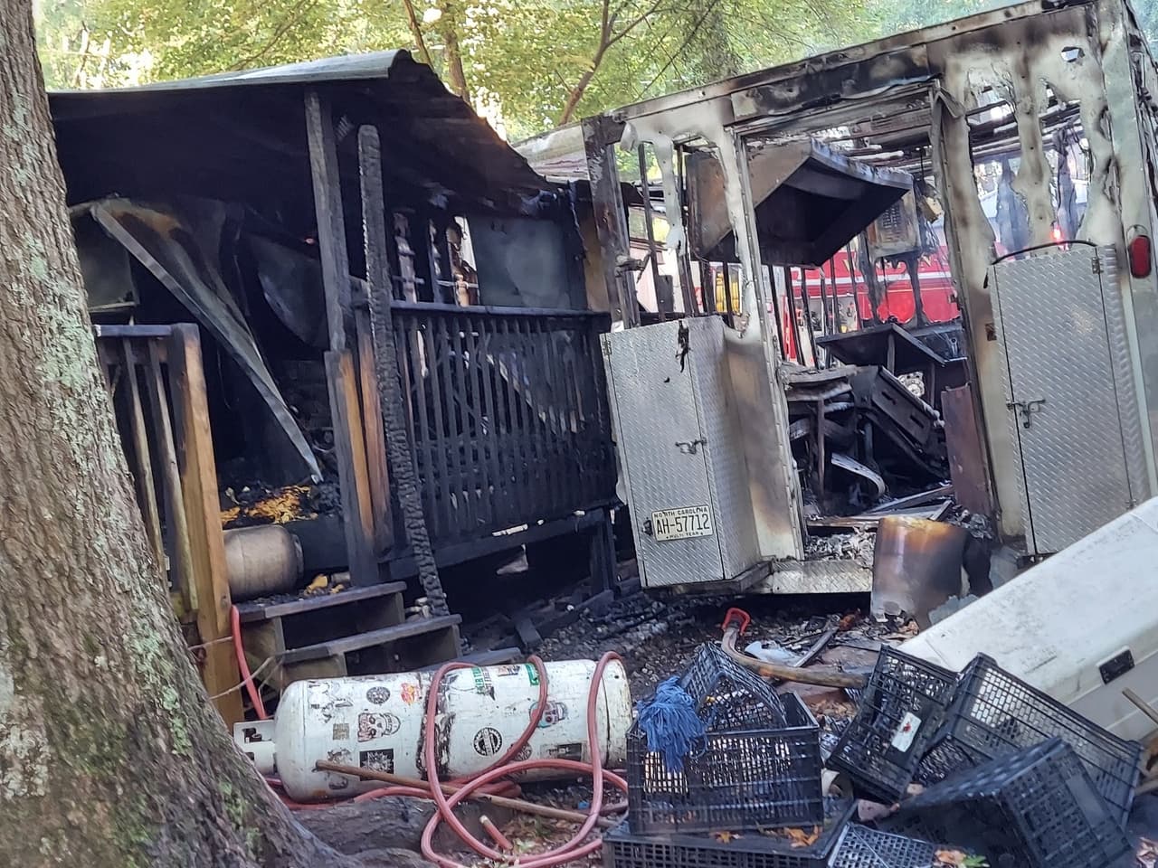 Noticias 40 pudo conocer que 
<b>el <a href="https://www.univision.com/temas/incendios">incendio</a> habría sido causado por una falla eléctrica. </b>Mientras Luciano espera la investigación de la compañía de seguro para adquirir un nuevo camión de comida, 
<b>ahora tiene una preocupación mayor.</b>