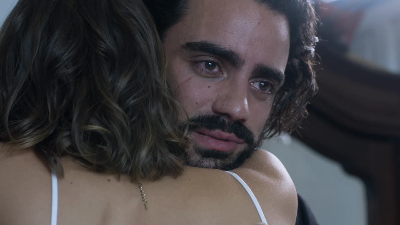 Sin embargo, fue sorprendido con la noticia de que Leonora está embarazada del tan deseado heredero de la familia Larios, lo cual arruinará los planes de Alejandro de seguir con Miguel.