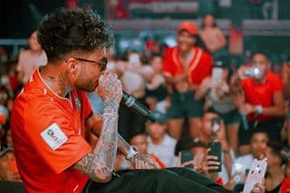 <b>1. Dónde la compuso</b>: "Bueno, la idea comenzó en Puerto Rico, estaba en la tienda de un amigo y convertimos su oficina en un estudio. Teníamos entre manos varias ideas, así que empezamos a trabajar en los versos y ahí nació 'Pa Mí'. En mi canal de YouTube pueden encontrar un video donde pueden ver cómo fue ese momento, cuando la hice con Rafa Pabón".