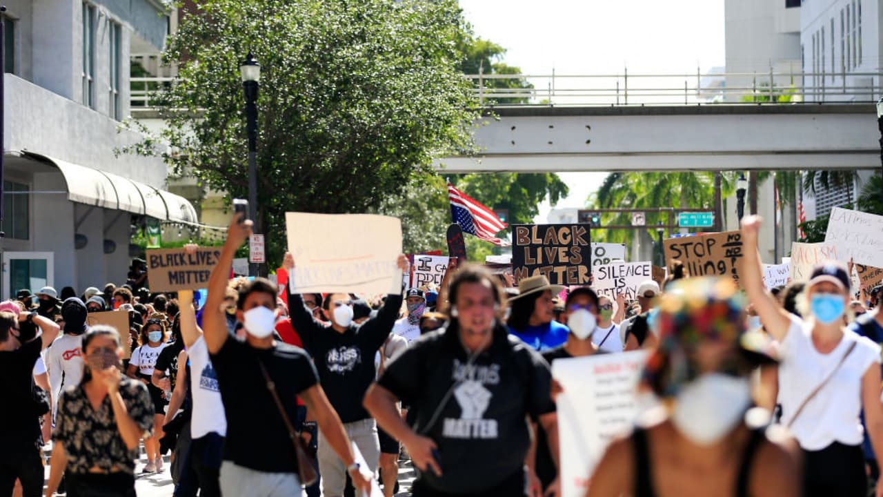 Miami tiene este jueves 1,565 nuevos casos de coronavirus y Hialeah tiene 300 más