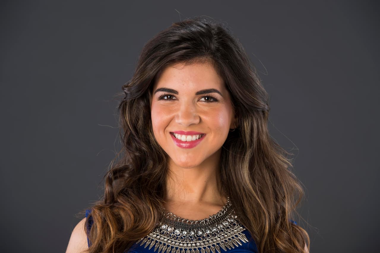 Bruna Cristina es de Brasil y vive en San Antonio, Texas. Estudió arquitectura, pero su mente está enfocada en ser cantante.