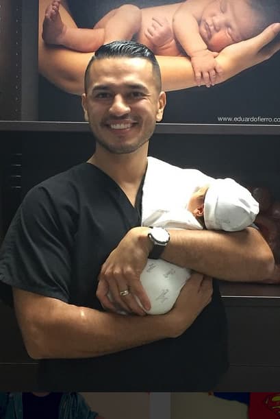 Alejandra no aguanta la emoción de celebrar la primera navidad de su hijo Matteo de casi 9 meses. Mira las fotos más cute de Matteo, un bebé tan stylish como su mamá.