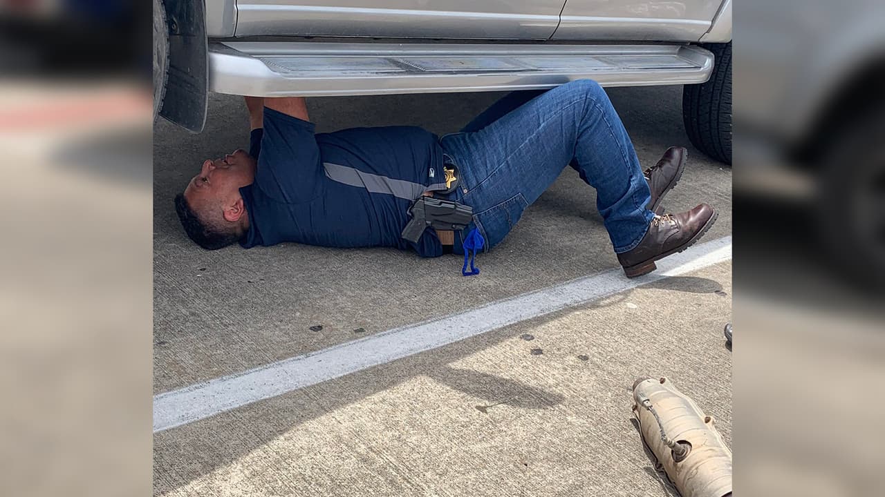 Esta práctica, además de ayudar a las autoridades a rastrear las partes robadas y encontrar a los dueños, puede limitar drásticamente las opciones que un ladrón tiene para vender esta pieza.