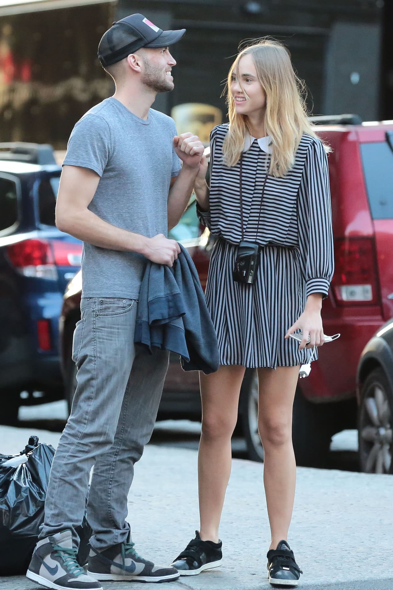 Estuvieron coqueteando largo rato.