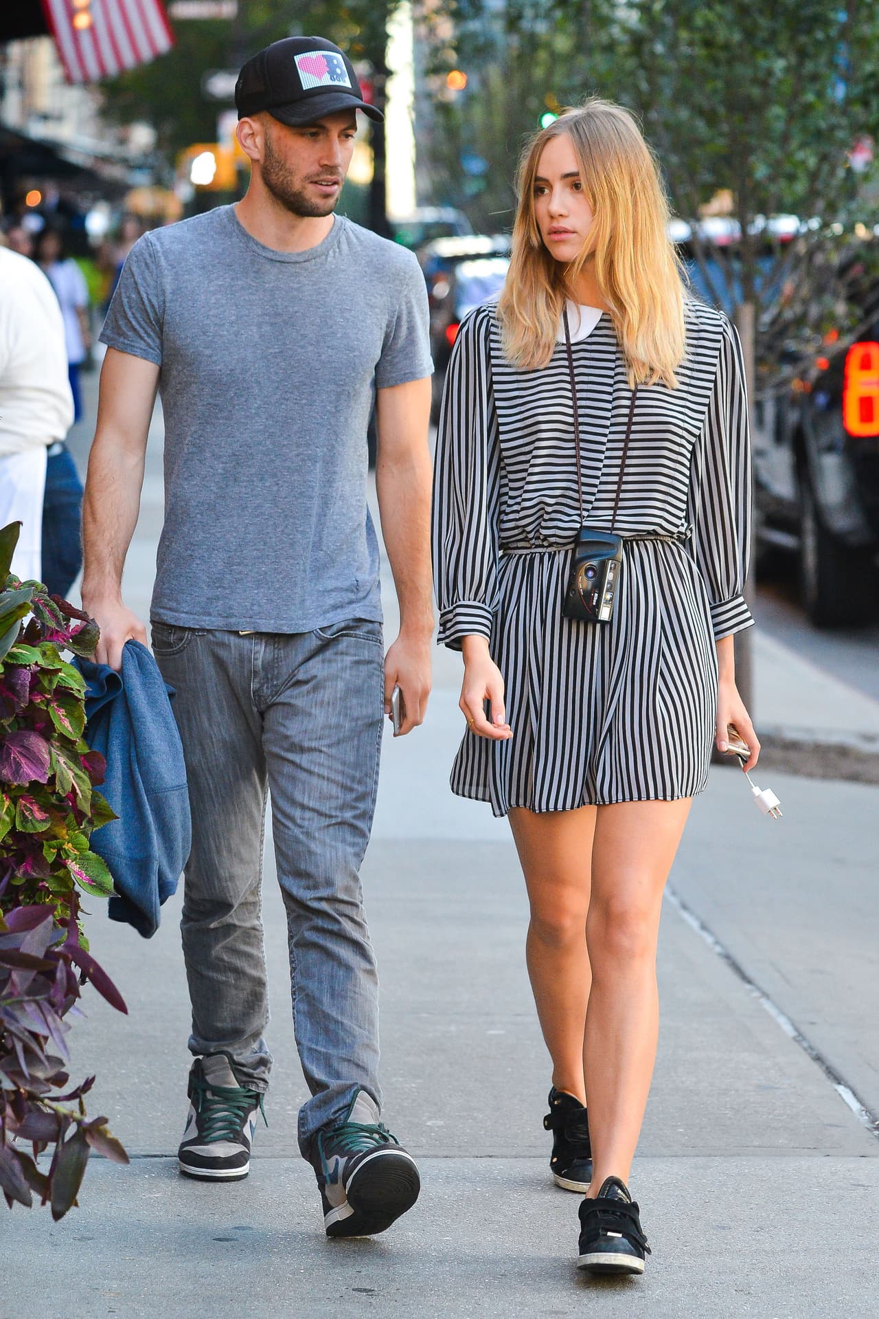 Aunque no los pillamos en actitud romántica, sí parecían muy íntimos.