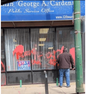 La oficina del concejal George Cárdenas aparece vandalizada este domingo