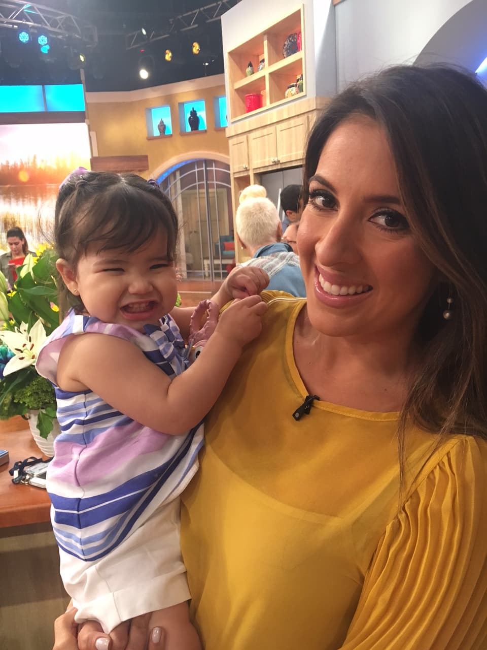 A la tía Maity le encanta llenar de mimos a Baby Giulietta.