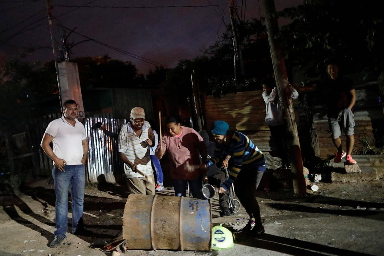 Los simpatizantes del izquierrdista Salvador Nasralla denuncian fraude.