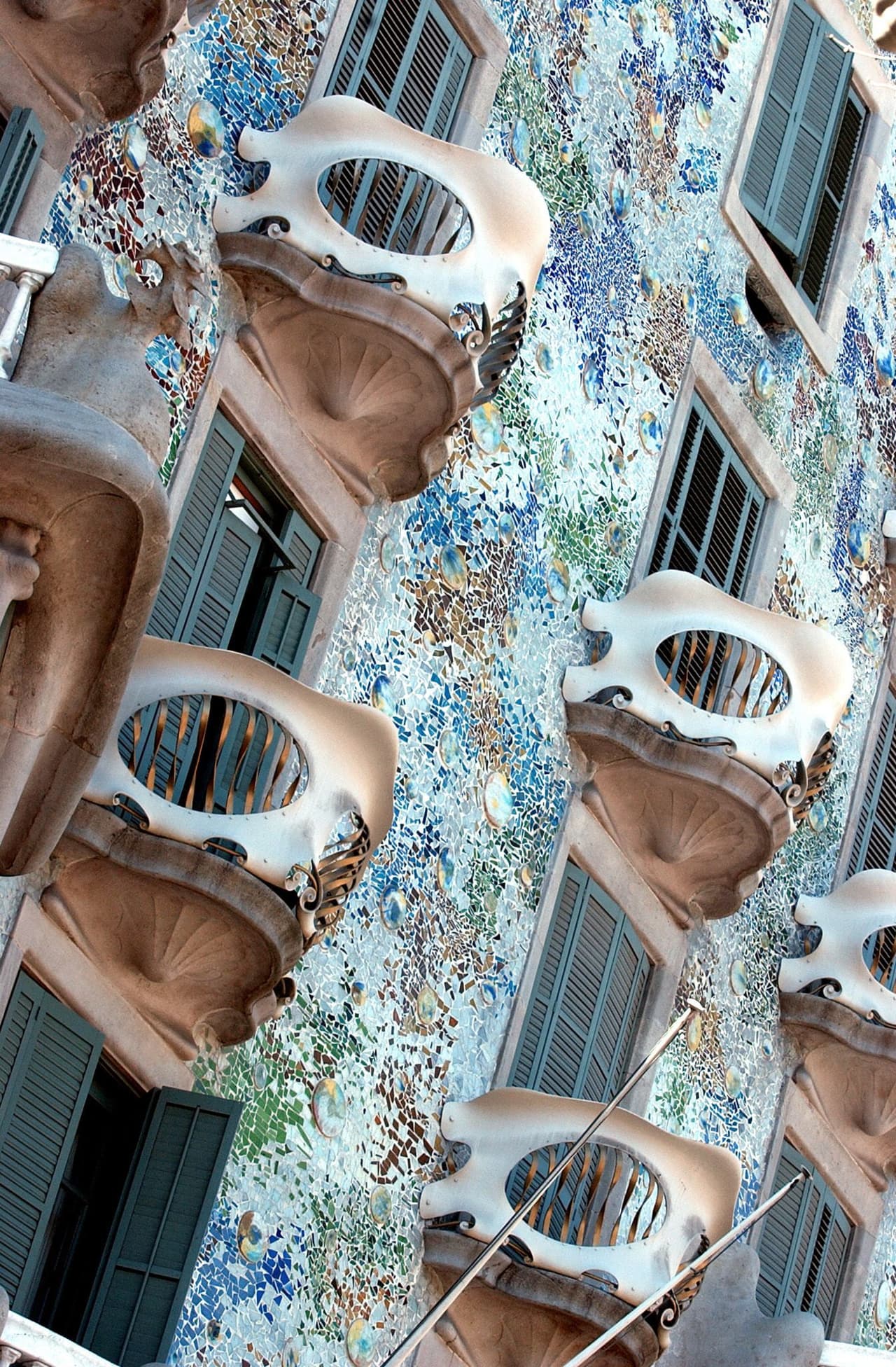 The ceramic exterior of the Casa Batlló.