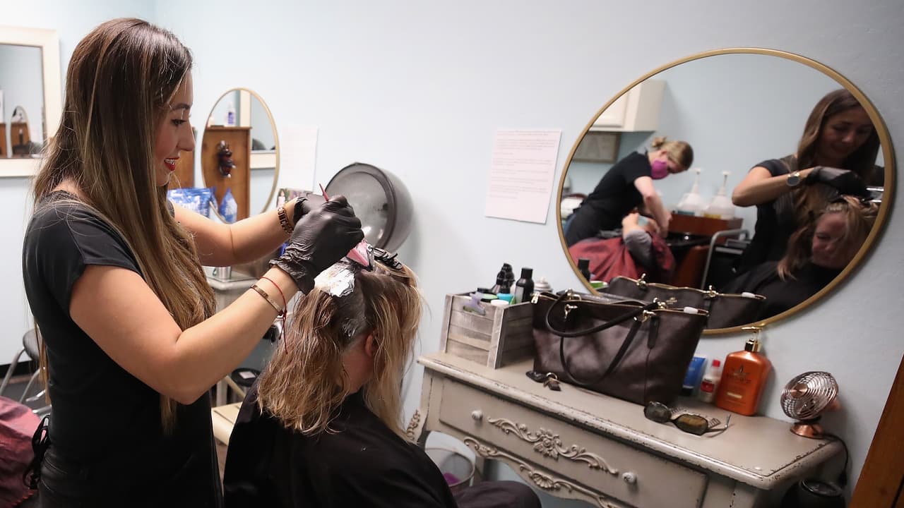 Proyecto de ley permitiría a personas sin licencia prestar servicios de peluquería en Utah