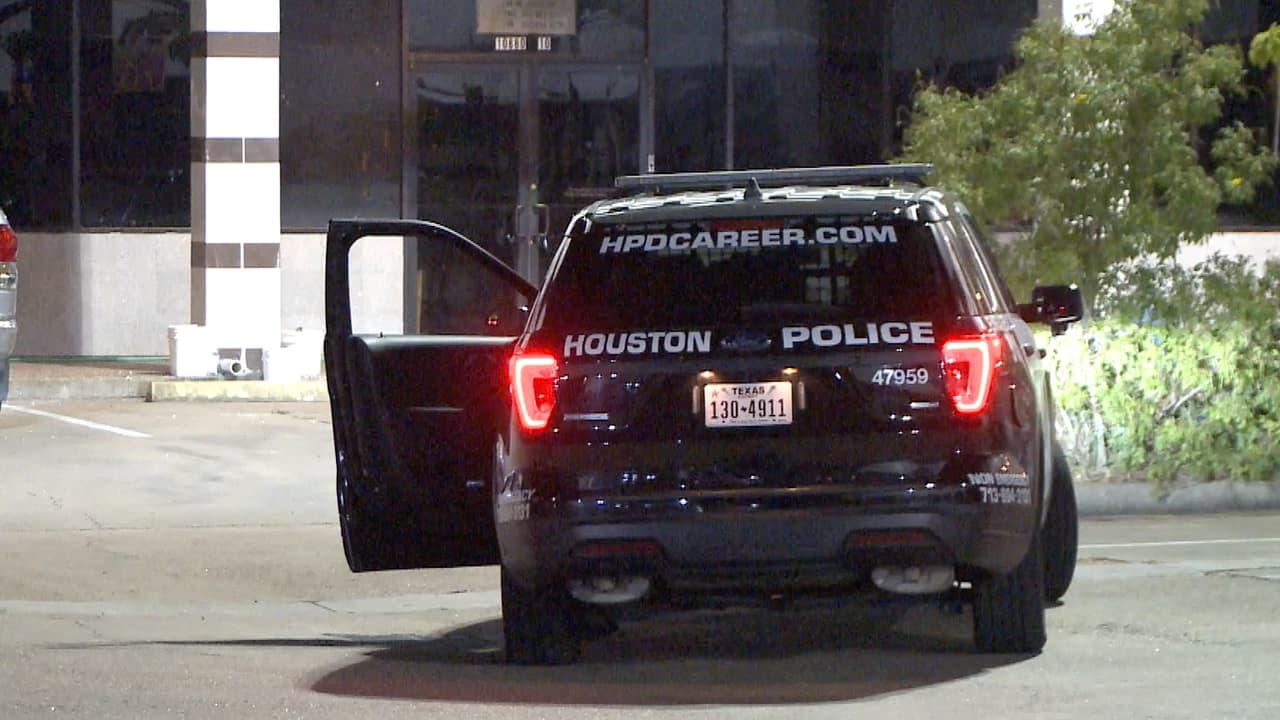 El sospechoso intentó huir en su automóvil.