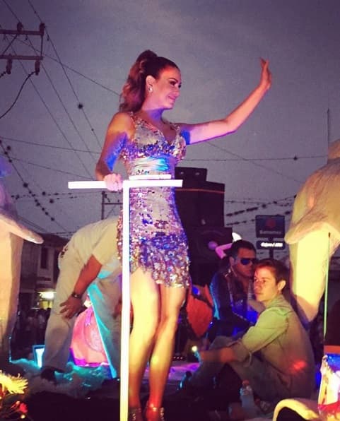 Y pese a sus tremendas metidas de pata tiene un ejército de fans que la apoyan.