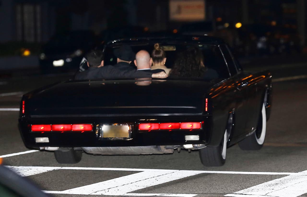 ¡Abran paso que ahí va JLo en su lujoso carro!