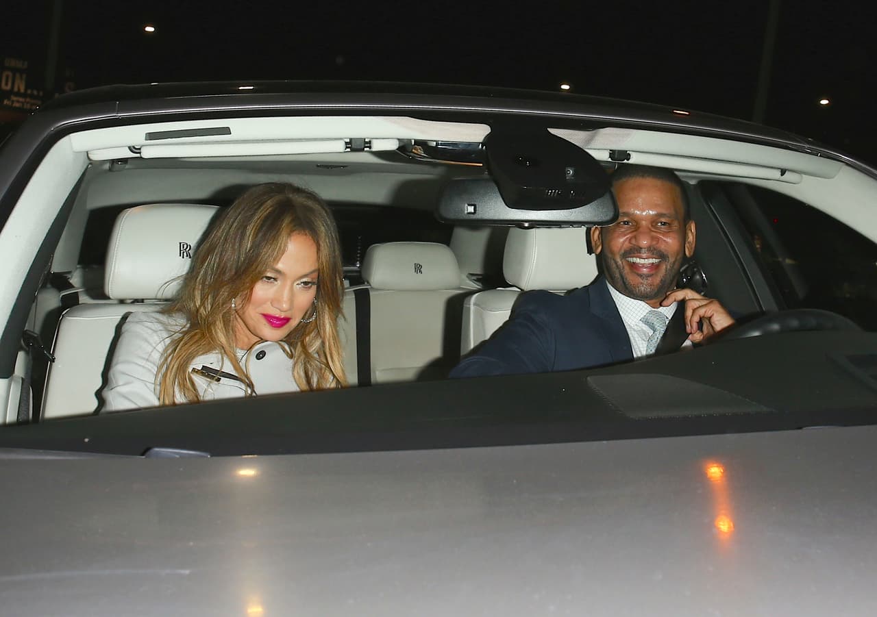 ¿Será buena copiloto en este Rolls Royce?