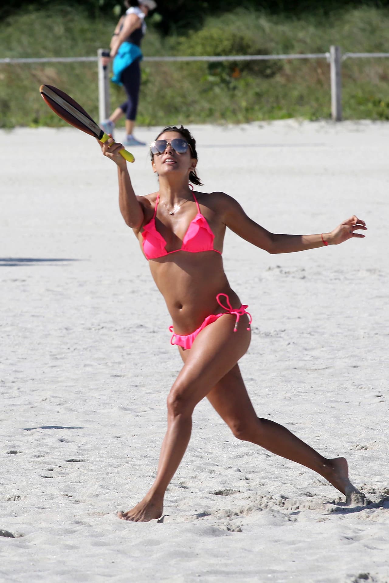 Para lucir sus curvas usó un bikini chiquito, chiquito.