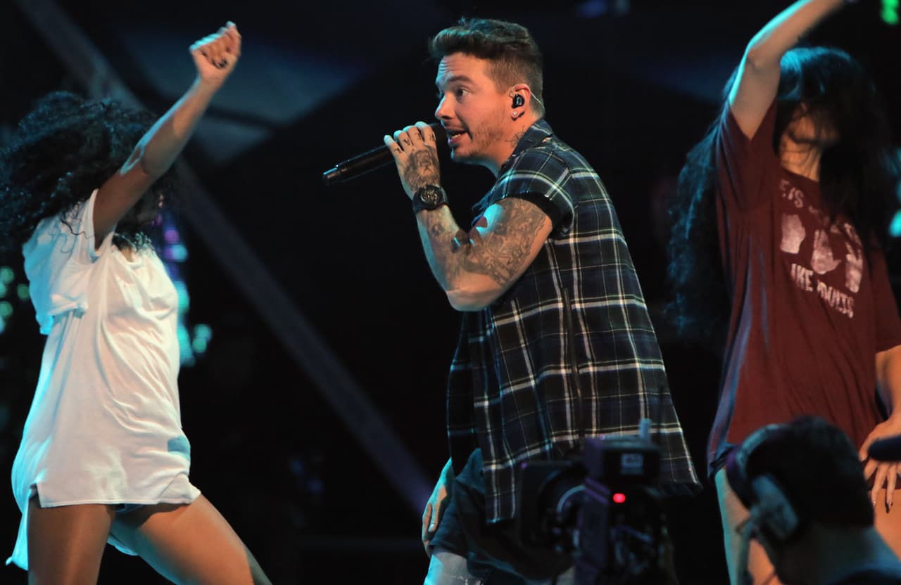 Así lució el cantante en los Premios Juventud de Univisión de 2015