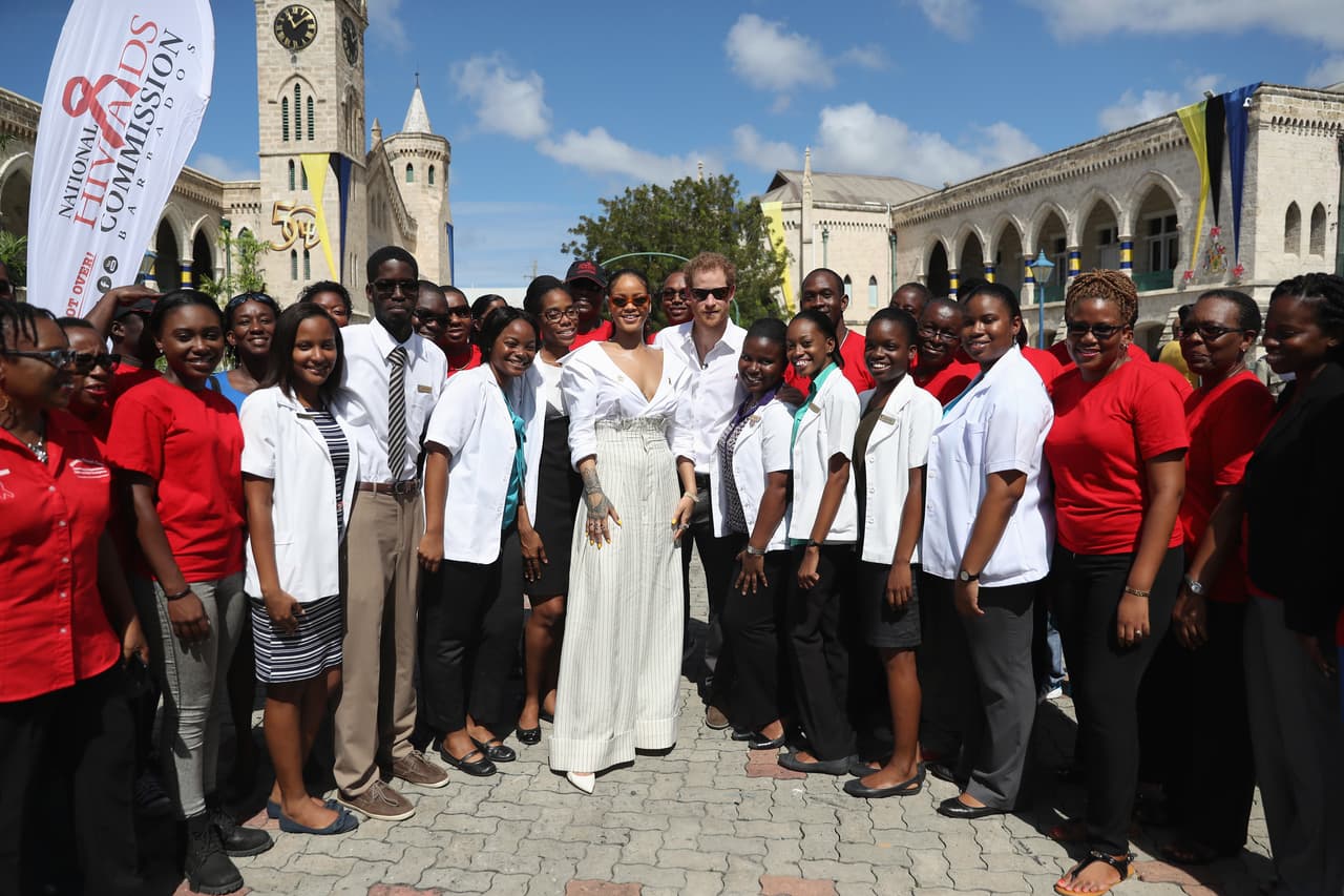 También hubo tiempo para la foto de recuerdo con los voluntarios de la Comisión nacional contra el VIH/Sida en Barbados.