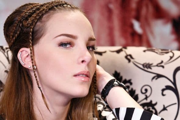 Belinda le contestó que debería fijarse mejor con que personas se juntaba y que andar con malas compañías sólo le hacía más daño.