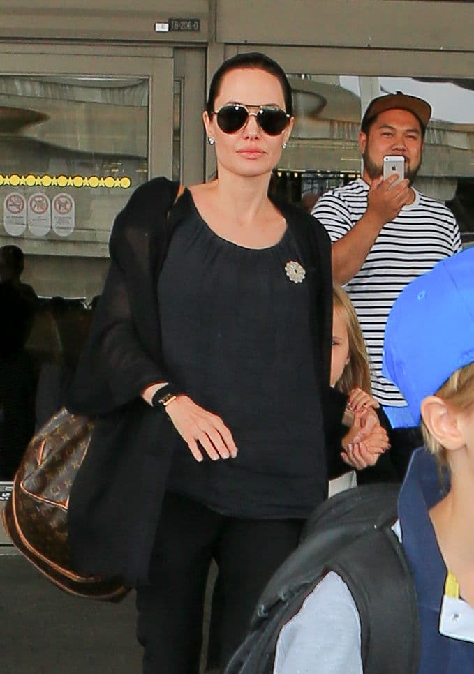 Ya ni Angelina anda tan reveladora, querido.