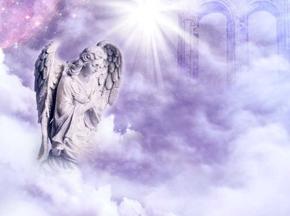 <u>Arcángel Jofiel</u> 
<br>El arcángel de la belleza llega con su luz para decirte que no olvides la belleza que ya existe en tu interior y que además te puede ayudar a alejar la tristeza y depresión que puedas sentir en esos momentos en que ves tu vida ‘oscura’. Velas rosadas fuerte y azul clara.
<br>