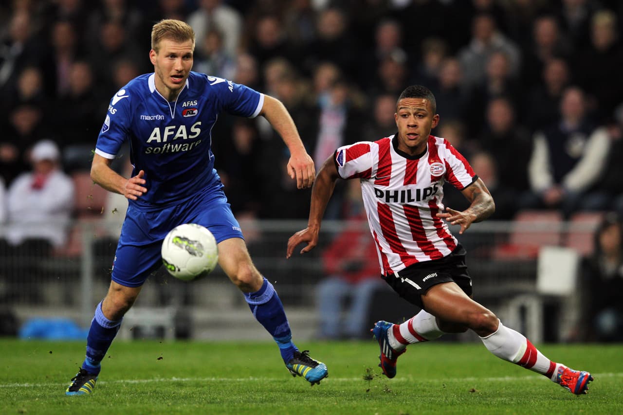 El virtuoso canterano Memphis Depay es el primer elemento de ataque en este 11 de la Década.