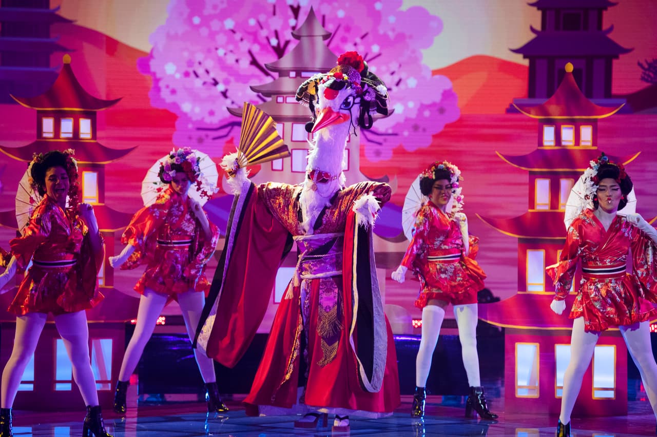 La segunda en salir fue Geisha y puso a bailar a los investigadores con su interpretación del tema ‘I’m So Excited’.