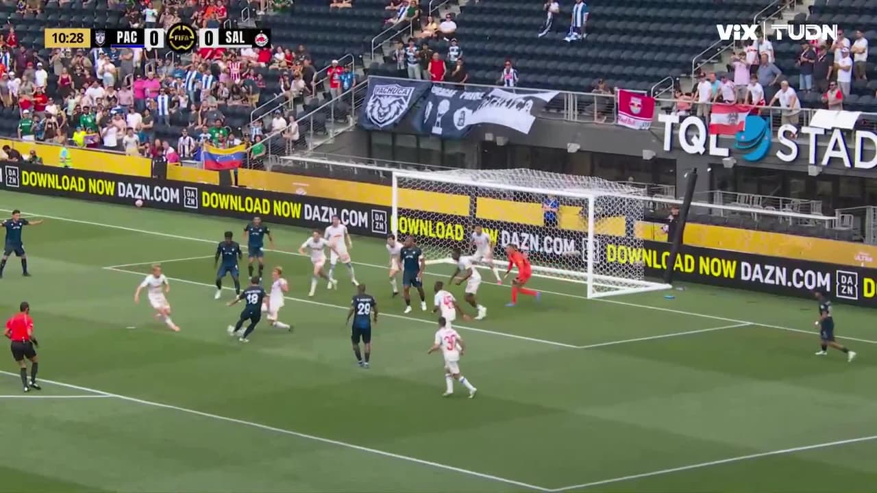 ¡Se salva el Salzburgo! Doble remate bloqueado al Pachuca