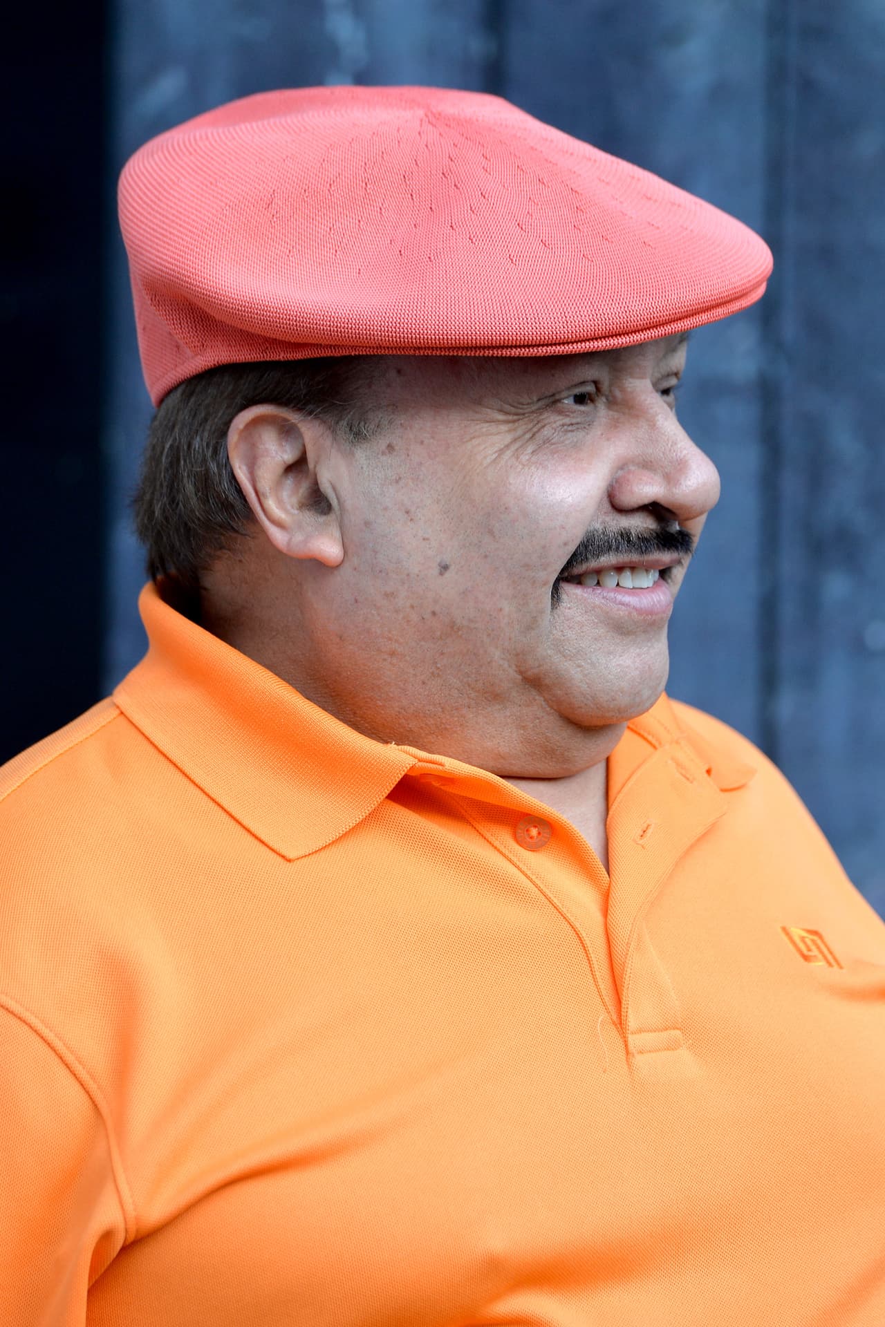 Chuy Bravo nació en Tangancícuaro, un poblado localizado al norte del estado mexicano de Michoacán. Fue el menor de siete hijos y emigró a Estados Unidos a los 15 años, estableciéndose en el Valle de San Fernando, en California.