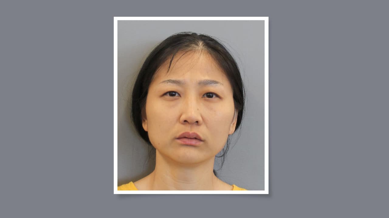 Arrestan a una mujer de 40 años acusada de balear a su marido tras una disputa doméstica en Texas