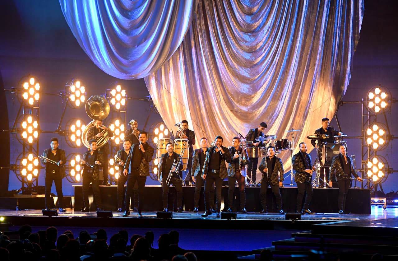 Banda Los Recoditos también tuvo participación musical. La agrupación ganó esa noche el Latin GRAMMY por Mejor Álbum Banda.