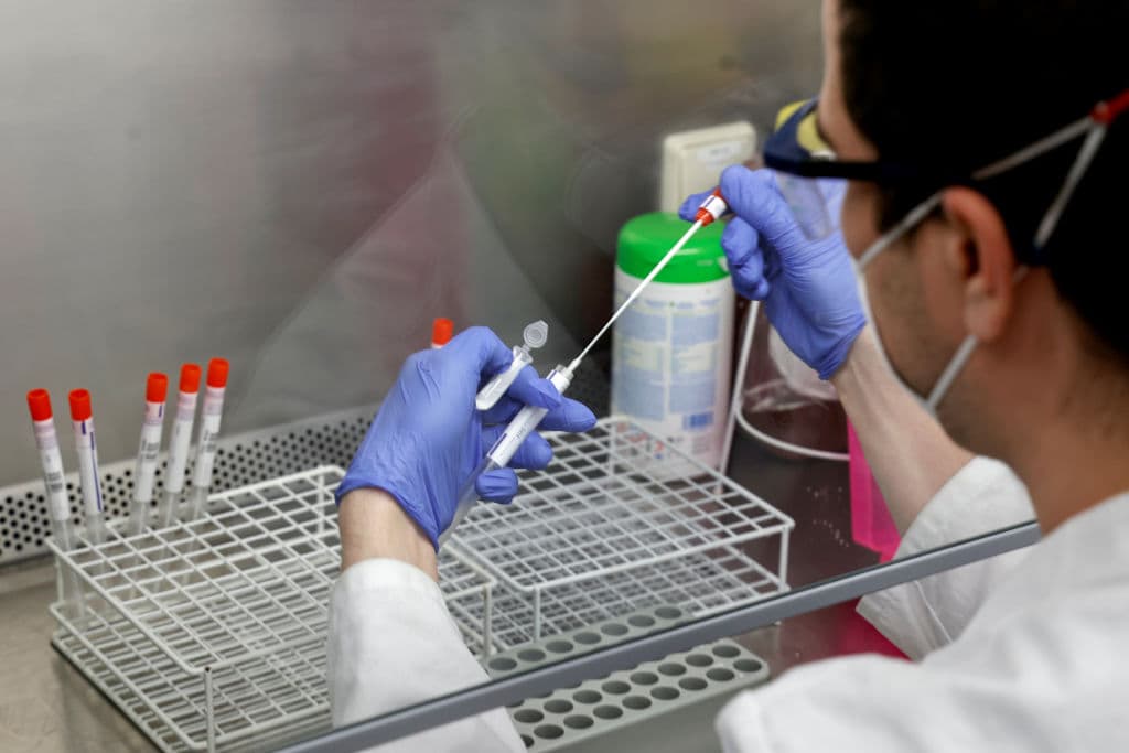 Houston es la primera ciudad de EEUU en detectar casos de todas las variantes del coronavirus