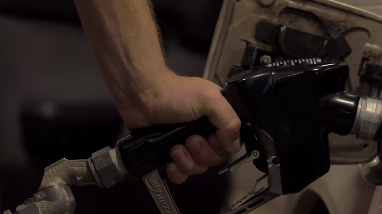 Suben precios de gasolina en Texas y piden suspender impuesto estatal