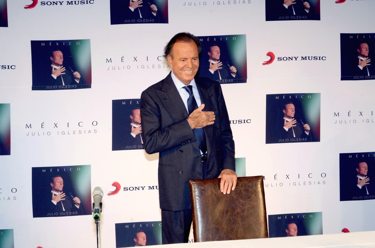 Julio Iglesias recibirá este domingo 10 de febrero un GRAMMY honorífico a toda su carrera.
