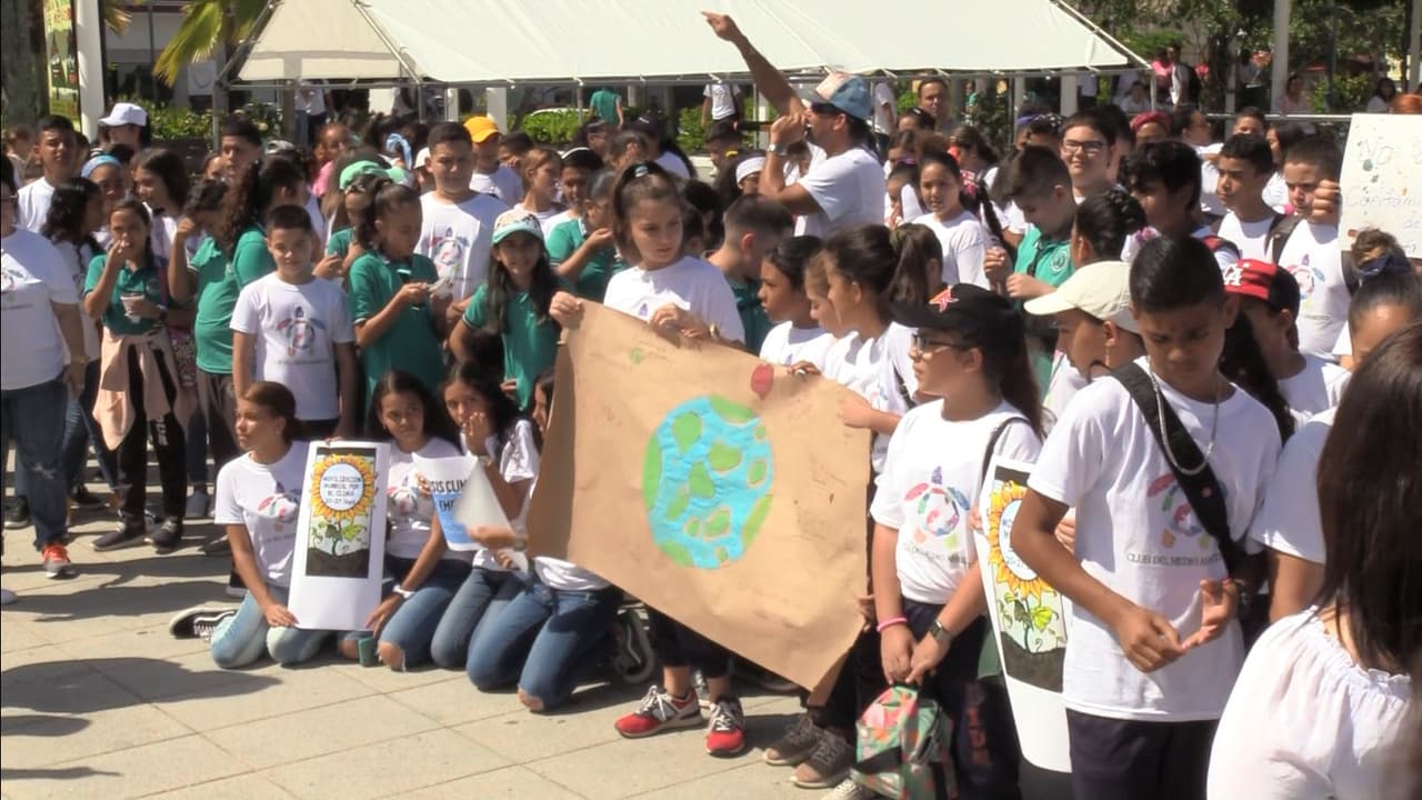 Los estudiantes crearon sus propias pancartas.