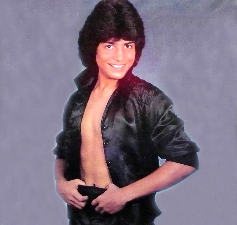 Sin embargo, cuando iniciaba su carrera en 1984, tenía un aspecto bastante diferente al que le conocemos hoy.