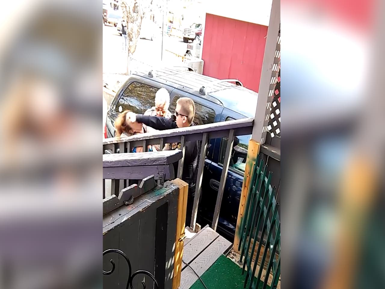 Renuncia el oficial de la policía de Arizona que fue grabado cuando le daba un puñetazo a una mujer